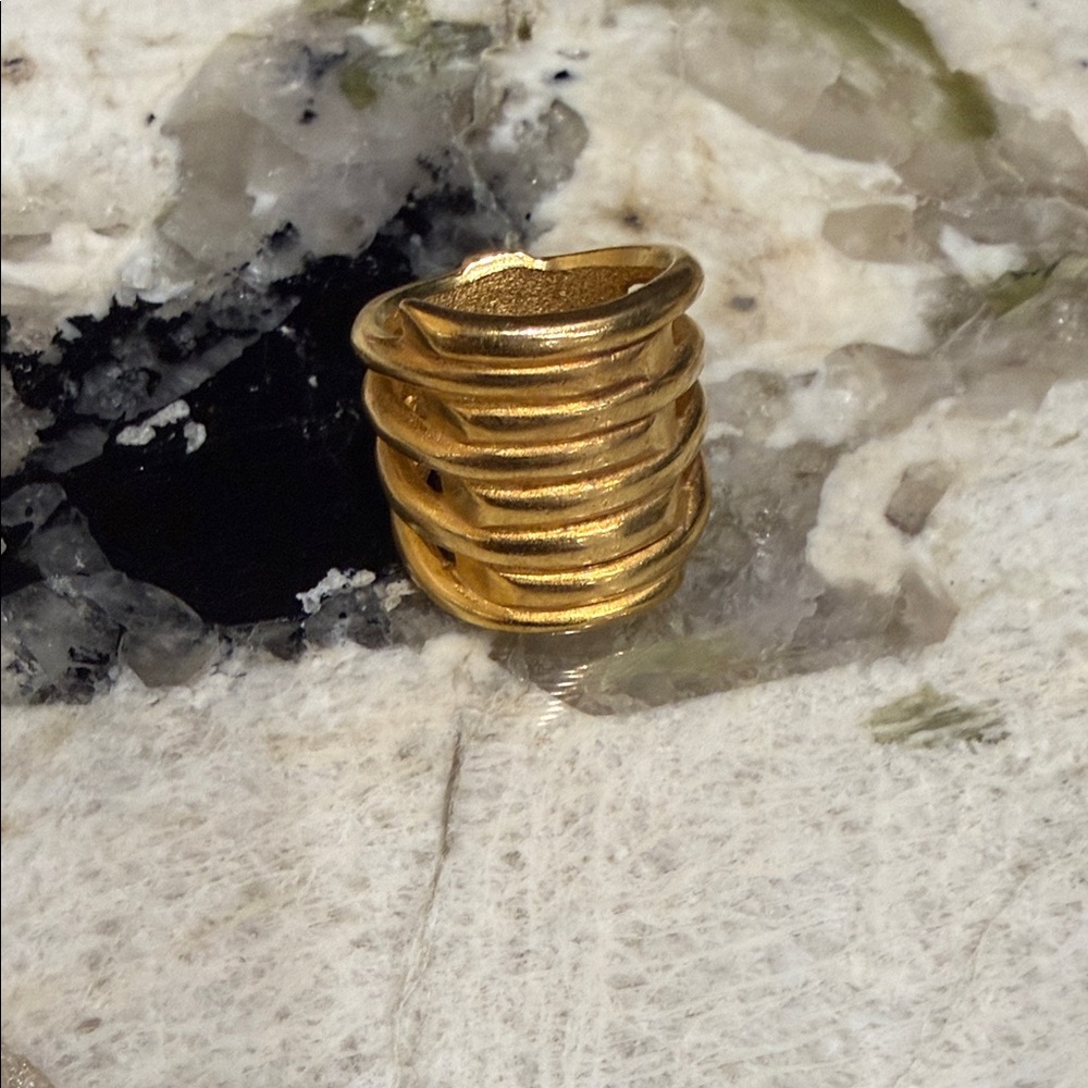 Never worn - UNO de 50 Gold Tornado Ring